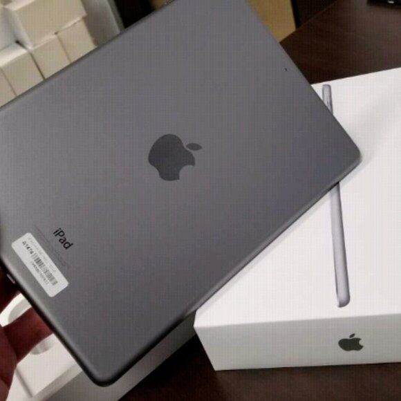 Apple iPad Air  16GB 9.7" WiFi! Very good!! - Picture 5 of 6